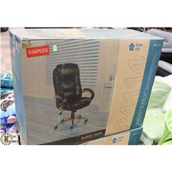 NEW IN THE BOX BLACK LEATHERETTE HYDRAULIC LIFT