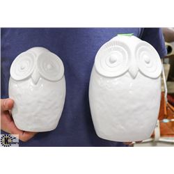 LOT OF 2 PORCELAIN OWLS
