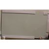 Image 1 : STORE DISPLAY WHITE BOARD WITH MAGNET AND