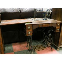 VINTAGE "NEW WILLIAMS" SEWING MACHINE.