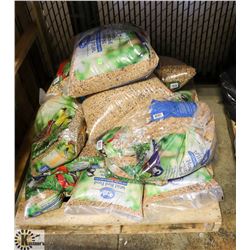 SMALL PALLET OF DAMAGED PACKAGING BIRD FOOD