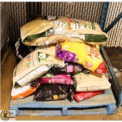 SMALL PALLET OF ASSORTED DAMAGED PACKAGING