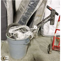 IN LIQUIDATION GARBAGE CAN WITH SHOP VAC