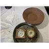 Image 2 : Lot of 2 Pans and 2 Barometers 1 Gold Pan, 1 Copper Pan