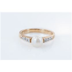 Gold/Pearl/Diamond Ring