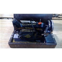 SINGER SEWING MACHINE IN CASE