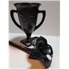 Image 1 : BLACK GLASS VASE AND LILY