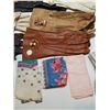 Image 4 : VINTAGE GLOVES, HANDERCHIEFS WITH 10 BROOCHES