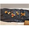 Image 6 : VINTAGE GLOVES, HANDERCHIEFS WITH 10 BROOCHES