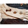 Image 7 : VINTAGE GLOVES, HANDERCHIEFS WITH 10 BROOCHES