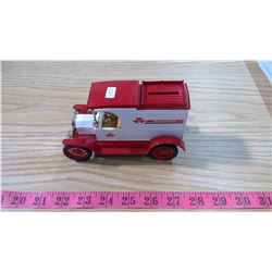 ERTL FORD 1913 MODEL T VAN BANK (MASSEY FERGUSON MADE IN THE USA)