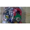 Image 3 : LOT OF 100 VINTAGE KEY CHAINS