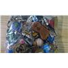 Image 6 : LOT OF 100 VINTAGE KEY CHAINS