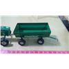 Image 5 : ERTL GREEN GIANT TRACTOR AND TRAILER MODEL