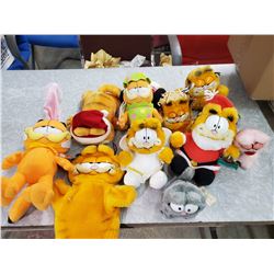 LOT OF STUFFED GARFIELD TOYS