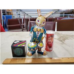 LOT OF VINTAGE TOYS - METAL WINDUP BUNNY (WORKS), RUBIKSCUBE, ETC.