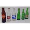 Image 2 : 6 PACK ASSORTED GLASS BOTTLES IN A VINTAGE 7-UP BOX