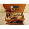 Image 2 : 3 DRAWER WOOD JEWELRY BOX WITH COSTUME JEWELRY