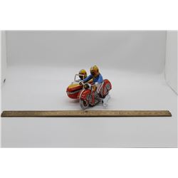 Tin wind up toy w/ side car Box