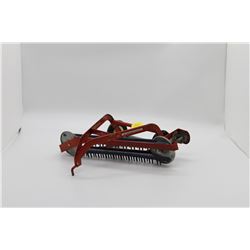 International side delivery rake