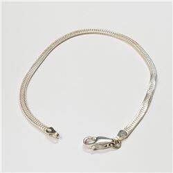 Silver Unisex 7.5Inches Bracelet (~weight 2.95g), Suggested Retail Value $60