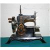 Image 1 : Childs Sewing Machine German