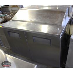 TRUE 2-DOOR S/S PREPSTATION W/ FLIP TOP