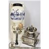 Image 1 : LOT OF 2 COFFEE GRINDERS ONE IS PORCELAIN