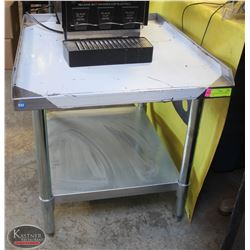 24" STAINLESS STEEL EQUIPMENT STAND