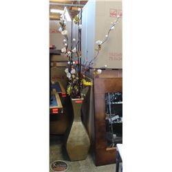 BAILIFF SEIZURE: LARGE GOLD VASE W/ ARTIFICIAL