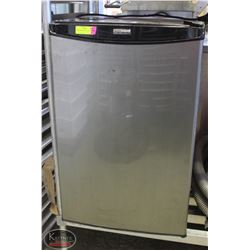 DANBY PREMIERE MINI FRIDGE