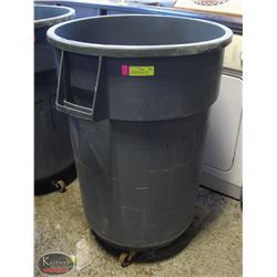 44L RUBBERMAID BIG BRUTE WASTE BIN W/ WHEEL DOLLY