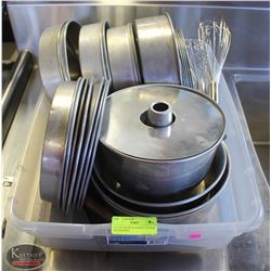 LOT OF ASSORTED BAKING PANS & ACCESSORIES