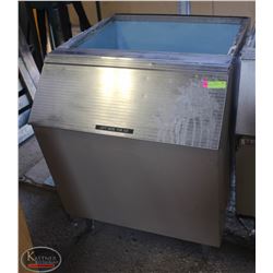 ICE BIN 30"X 29.5" X 37.5"
