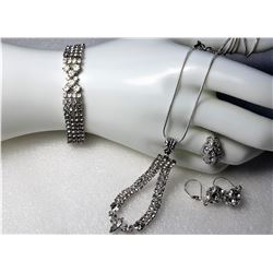 18)  SUITE OF VINTAGE WHITE TOPAZ