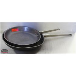 BAILIFF SEIZURE: LOT OF 2 ALUMINUM FRYING PANS