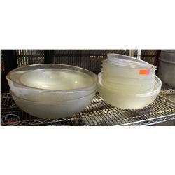 BAILIFF SEIZURE: LOT OF 16 ASSORTED SIZE PLASTIC