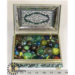 BOX WITH VINTAGE MARBLES.