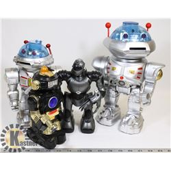 COLLECTION OF ROBOTS.