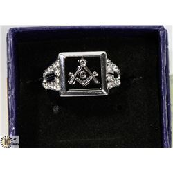 MENS MASONIC RING SIZE 11.
