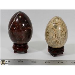 PAIR OF POLISHED STONE EGGS WITH STAND