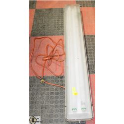 FLUORESCENT LIGHT WITH EXTENSION CORD.
