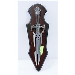 KIT RAE VORTHELOK STYLE SHORT SWORD.