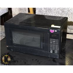 EVERYDAY ESSENTIALS 0.7 CUBIC INCH MICROWAVE