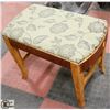 Image 1 : WOOD STOOL.