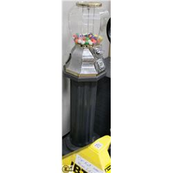 VINTAGE GUMBALL MACHINE IN WORKING ORDER