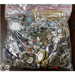 BAG OF VINTAGE COSTUME JEWELLERY