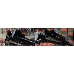 2 SETS OF 3 ADJUSTABLE LIGHTS