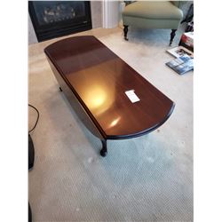 Classic style oval coffee table with fold down leaves C