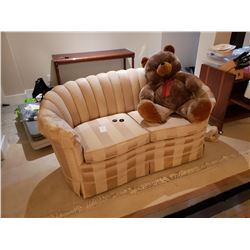 Vintage classic style fabric love seat A